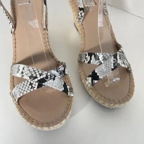 Charles by Charles David Platform Wedge Snake Sandals White Black Size 9.5 - Picture 4 of 8